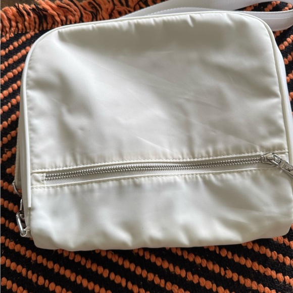 Revolve house of Harlow 1960 crossbody excellent condition - Picture 4 of 5